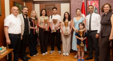 Rektör Vekili Şahin, Türkiye Şampiyonu Halk Oyunları Ekibini Ağırladı