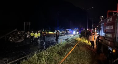 Rize'de trafik kazasında 3 kişi öldü, 5 kişi yaralandı