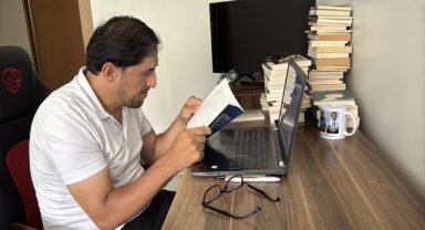 Rize'de üç kitap yazan serebral palsili Aksüt, çalışmalarına devam ediyor
