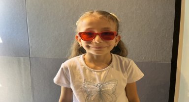 Ses hassasiyeti bulunan 6 yaşındaki çocuk için özel sinema gösterimi yapıldı