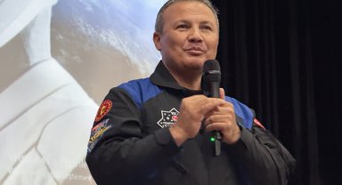 Türkiye'nin ilk astronotu Gezeravcı, Zonguldak'ta öğrencilerle buluştu
