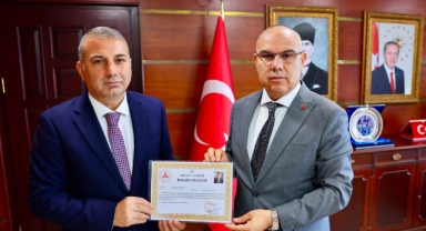 Vali Koç'tan Kaymakam Kotan'a Başarı Belgesi