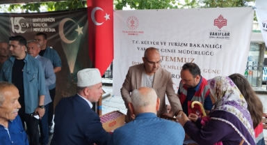 15 Temmuz'da Vatandaşlara Mevlid Şekeri İkram Edildi