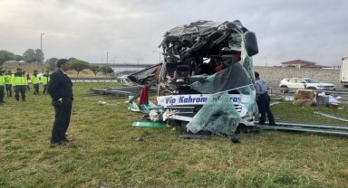 Anadolu Otoyolu'nun Bolu kesiminde kaza yapan yolcu otobüsündeki 15 kişi yaralandı