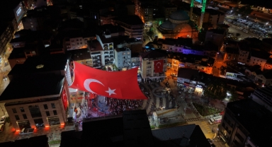 Bulancak'ta 15 Temmuz Programına Dev Türk Bayrağı Damga Vurdu