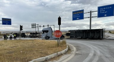 Çarpışan tır ve tankerin sürücüleri yaralandı