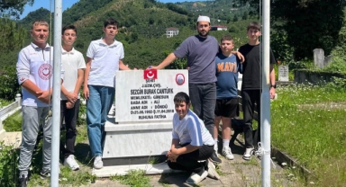 Espiyeli Öğrencilerden Şehit Mezarına Anlamlı Ziyaret