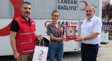 Eynesil'de 14 Yıllık Kan Bağışı Seferberliğine Plaketli Teşekkür
