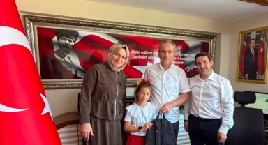 Giresun'da 15 Temmuz'da Şiiriyle Duygulandıran Öğrenci Ödüllendirildi