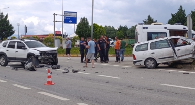 Giresun'da iki otomobil çarpıştı, 5 yaralı!
