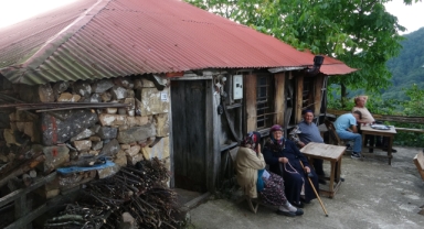 Giresun'da yayla yolundaki 70 yıllık kahvehane zamana direniyor