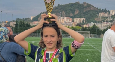 KAPTAN EYMEN YAĞIZ ÇELİK, TEYYAREDÜZÜ 28'İ ŞAMPİYONLUĞA TAŞIDI