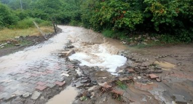 Kastamonu'da sağanak su baskınlarına yol açtı