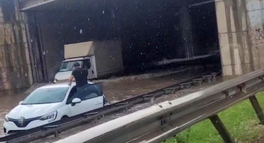 O kentte yollar göle döndü, yağmur suları şelale gibi aktı