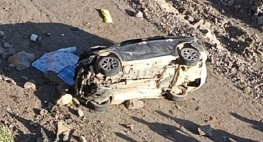 Otomobil şarampole yuvarlandı