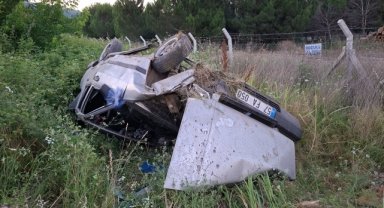 Şarampole devrilen otomobildeki 3 kişi yaralandı