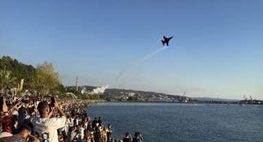 SOLOTÜRK Zonguldak'ta gösteri uçuşu yaptı