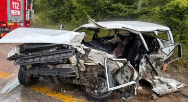 Tırla çarpışan otomobildeki 1 kişi öldü, 2 kişi ağır yaralandı