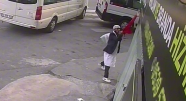 Türk bayrağını yere attı: 11 suç kaydı bulunan şüpheli yakalandı