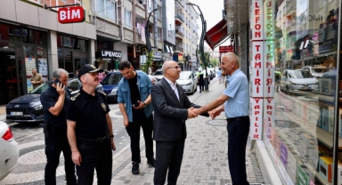 Vali Mustafa Koç, Cuma Namazı Sonrası Vatandaşlarla Buluştu