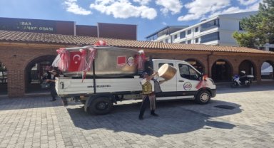 Yaklaşık 100 bin baklalı dolma pişirilecek 600 kilogramlık kazan iş makinesiyle indirildi
