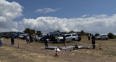 Yaklaşık 30 metre yükseklikten düşen yamaç paraşütü pilotu öldü