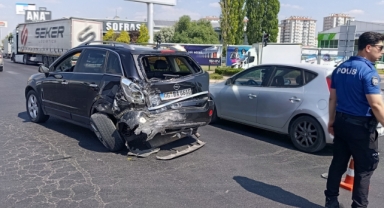 Yolcu minibüsü ile otomobil çarpıştı: 8 yaralı