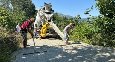 Aydındere’de Mahalle Yollarında Betonlama Çalışması Sürüyor
