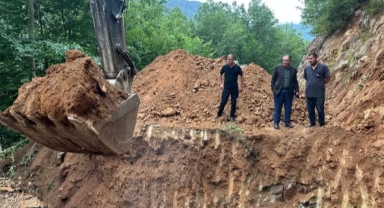Aydındere'de Menfez ve Kanal Çalışmaları Sürüyor