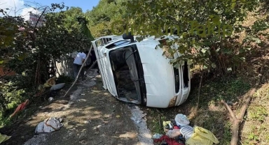 Bulancak'ta fındık işçilerini taşıyan minibüs devrildi!