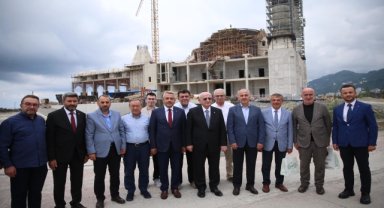 Cumhurbaşkanlığı YİK Üyesi Kahraman, Recep Tayyip Erdoğan Camisi inşaatını inceledi