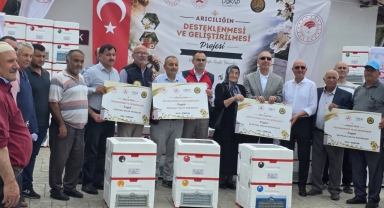 Giresun'da Arıcılara 2 Bin Modern Kovan Dağıtıldı