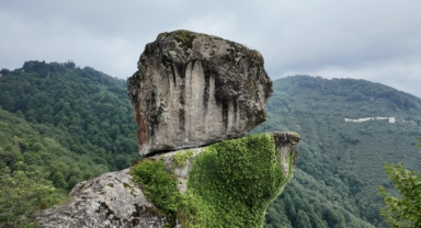 Giresun'da Doğal Oluşumuyla Dikkat Çeken Kayalar Ziyaretçilerini Şaşırtıyor