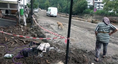 Giresun’da sel suları çekildi, geriye çamuru kaldı