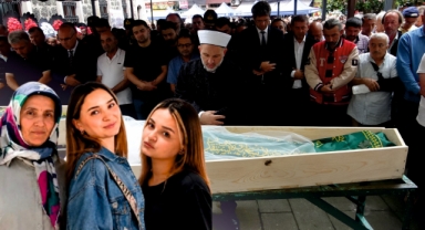 Giresun'da sel sularına kapılan anne ile iki kızı son yolculuklarına uğurlandı