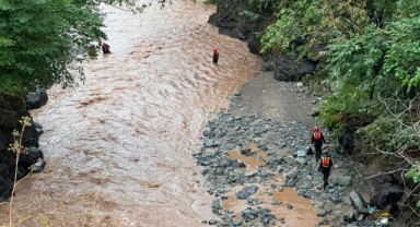 Giresun'da sel sularına kapıldığı değerlendirilen 2 kişi için arama çalışması devam ediyor
