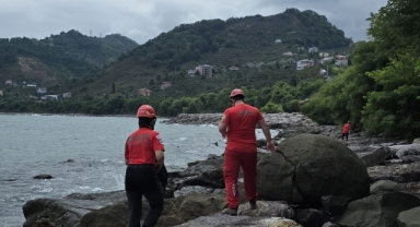 Giresun'da sele kapılan dayı ve yeğenini arama çalışmaları sürüyor