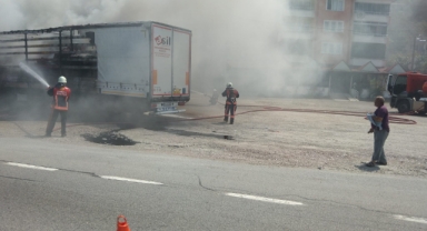 Giresun'da tırın dorsesinde çıkan yangın paniğe yol açtı