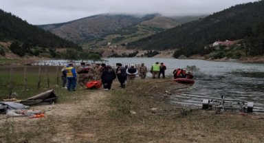 Gümüşhane'de baraj göletine devrilen pikabın sürücüsü öldü