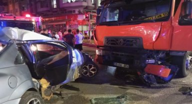 Kamyonla otomobilin çarpıştığı kazada 3 kişi yaralandı