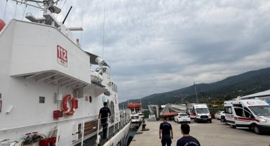 Karadeniz'de makine dairesi su alan ticari gemideki 13 kişi tahliye edildi