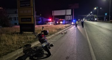 Köpeğe çarpan motosikletteki 2 kişi yaralandı