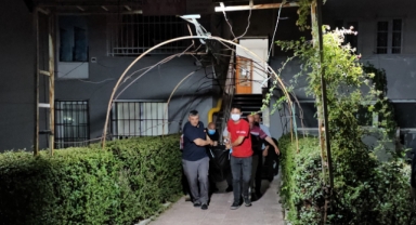 Kötü koku yayılan evde bir kişi ölü bulundu