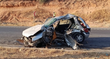 Otomobiller çarpıştı: 3 ölü, 3 yaralı