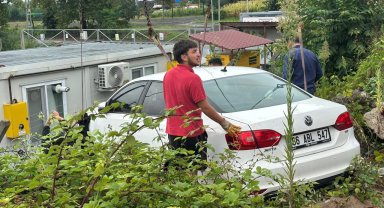 Samsun'da el freni çekilmeyen otomobil doğal gaz tesislerine girdi