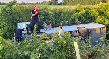 Samsun'da halk otobüsünün devrilmesi sonucu 15 kişi yaralandı