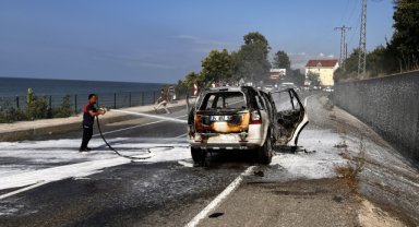 Sinop'ta seyir halindeyken yanan cip kullanılamaz hale geldi 