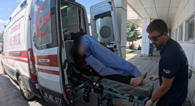 Sokaktaki kavgada ateşlenen tüfek, bahçede oturan kadını yaraladı