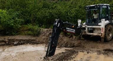 Tirebolu'da Heyelan İzleri Silindi: İl Özel İdaresi Ekiplerinden Kovancık Köyü'ne Müdahale