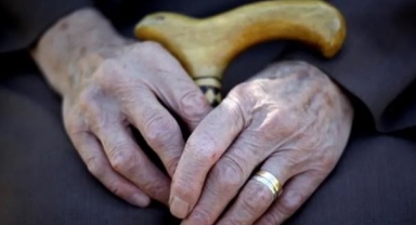 Alzheimer'ın izleri unutkanlıktan yıllar önce başlayabiliyor